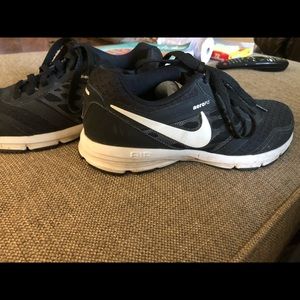 Size 7 1/2 Nike Tennis Shoes!